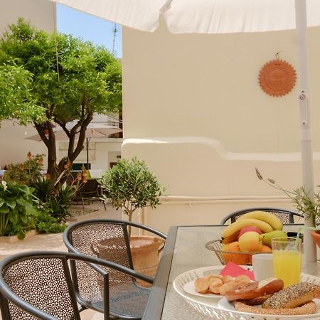 Home With Courtyard In Beating Heart Of Old Town! 하니아 외부 사진