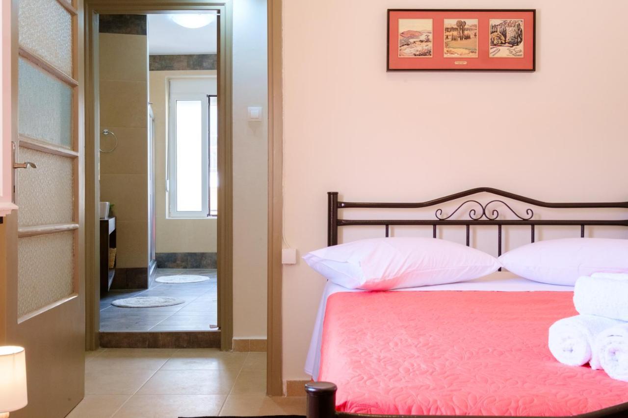 Home With Courtyard In Beating Heart Of Old Town! 하니아 외부 사진