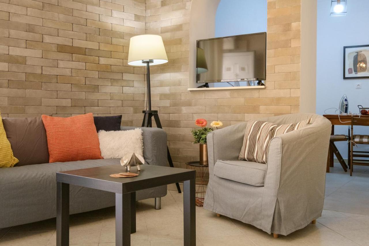 Home With Courtyard In Beating Heart Of Old Town! 하니아 외부 사진