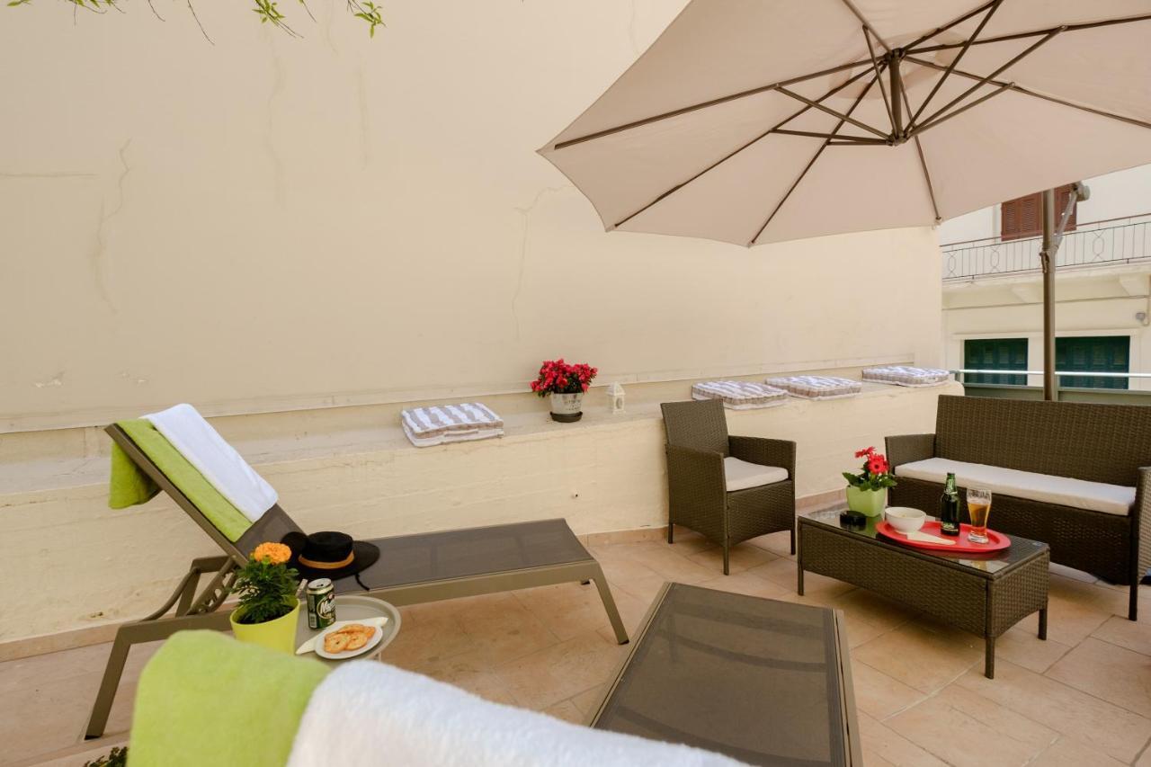 Home With Courtyard In Beating Heart Of Old Town! 하니아 외부 사진