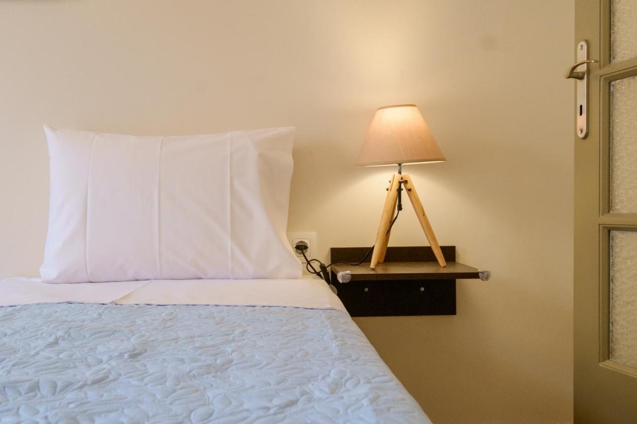 Home With Courtyard In Beating Heart Of Old Town! 하니아 외부 사진