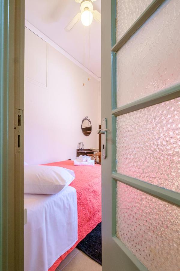 Home With Courtyard In Beating Heart Of Old Town! 하니아 외부 사진