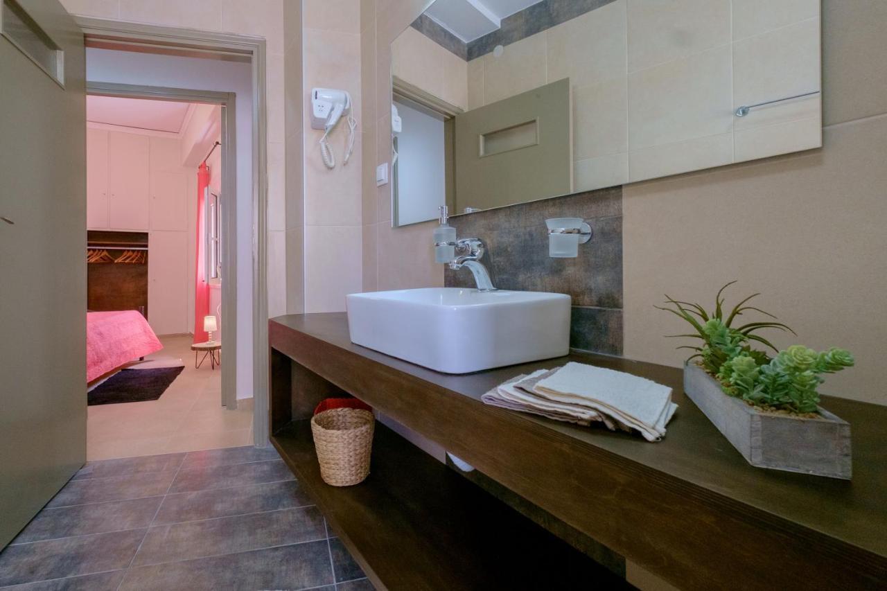 Home With Courtyard In Beating Heart Of Old Town! 하니아 외부 사진