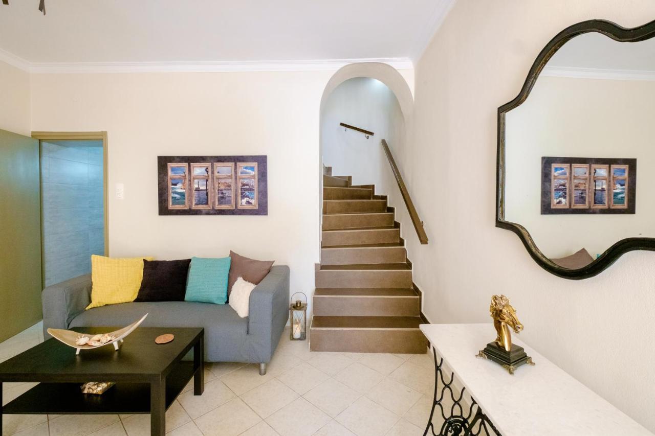 Home With Courtyard In Beating Heart Of Old Town! 하니아 외부 사진