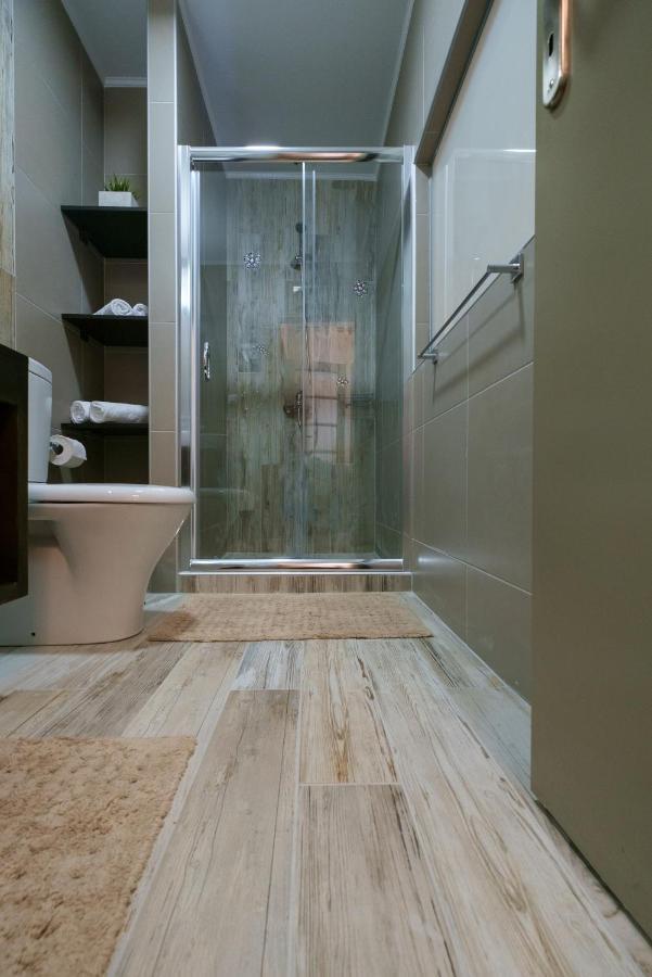 Home With Courtyard In Beating Heart Of Old Town! 하니아 외부 사진