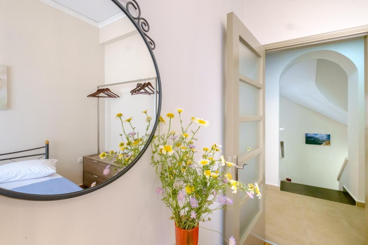 Home With Courtyard In Beating Heart Of Old Town! 하니아 외부 사진